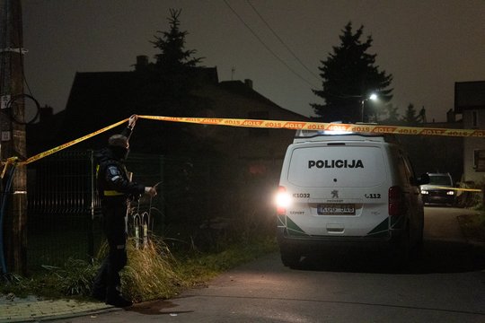 Per parą rasti trijų mirusių žmonių kūnai