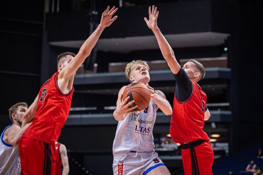 Ledai pralaužti – po penkių pralaimėjimų iš eilės „Rytas“ iškankino pergalę prieš „Jonavą“