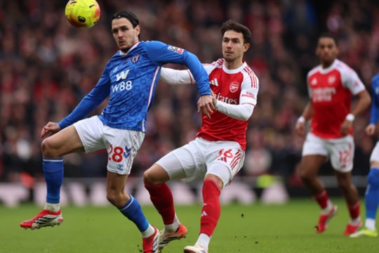 Vienvaldis lyderis „Arsenal“ ir toliau skina pergales