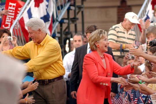 Billas ir Hillary Clintonai keičia poziciją: panoro viešai liudyti dėl J. Epsteino failų