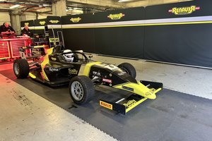 Portugališki iššūkiai Lietuvos F4 lenktynininkams: naujos patirtys ir lūžęs pirštas