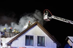 Vilniuje užsiliepsnojo gyvenamasis namas