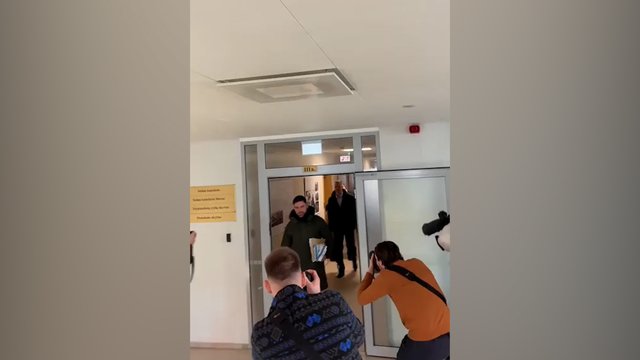 Pamatykite: užfiksuoti iš S. Skvernelio kabineto išeinantys STT pareigūnai