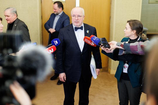 Skandalingos kratos Seime: griežta L. Kasčiūno reakcija, tyla iš demokratų ir J. Oleko verdiktas S. Skverneliui