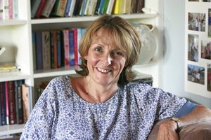 Nuo Tokijo iki Paryžiaus: į Vilniaus knygų mugę atvyksta kelionių romanų autorė J. Caplin 