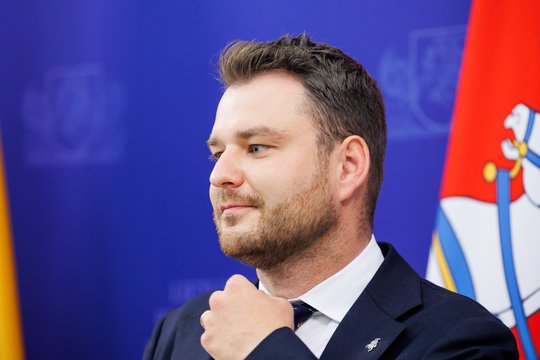 K. Žuromskas teigia, kad atleisto viceministro iki paskyrimo nepažinojo: buvo raudonų lempučių