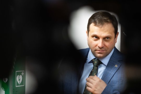 I. Hofmanas sako, kad vadovaudamas ŽŪM abejojo dėl Augalininkystės tarnybos: klausimų buvo daug