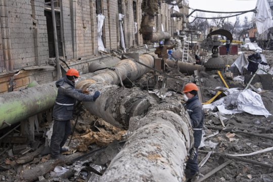 V. Zelenskis prakalbo apie itin skaudžius rusų smūgius logistikai: „Nepaprastai sunku“