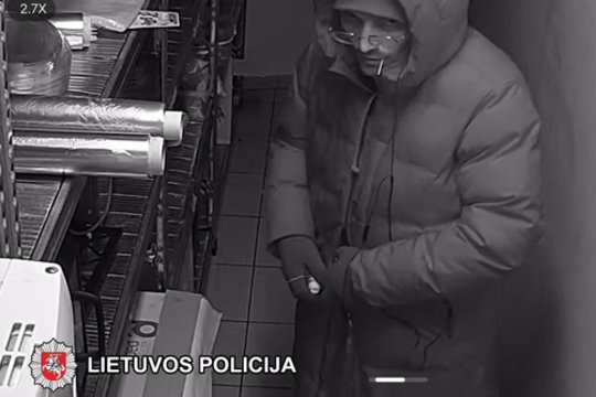 Į restoraną Vilniuje atėjęs vyras pavogė pinigus ir 10 butelių šampano – gal atpažinsite