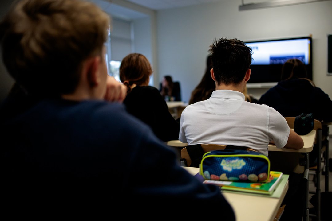 Mokytojų nuomonė: dirbtinio intelekto naudojimas mokyklose neigiamai veikia mokymosi procesą