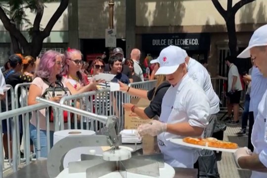 Argentina picos dieną paminėjo didžiuliu renginiu: sužinokite, kiek gyventojai paklojo už gabalėlį 