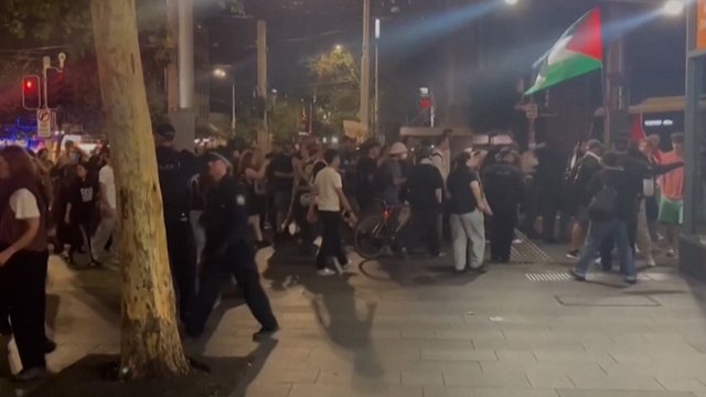 Sidnėjuje – masiniai protestai ir susirėmimai su policija: tokius veiksmus iššaukė politiko apsilankymas