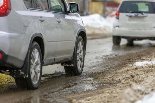 Pasekmės automobiliams – negailestingos: tai svarbu padaryti jau dabar