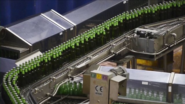 Žinomas alaus gamintojas atleidžia tūkstančius darbuotojų: šių gėrimų vartojimas drastiškai smuko