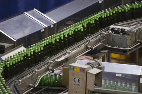 Žinomas alaus gamintojas atleidžia tūkstančius darbuotojų: šių gėrimų vartojimas drastiškai smuko