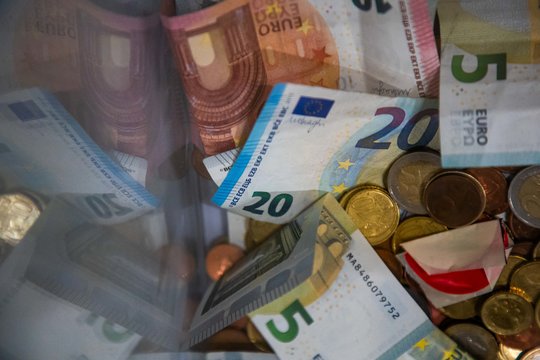 Siekia dar labiau riboti atsiskaitymą grynaisiais: įstatymo projekte – ženklūs pokyčiai verslui