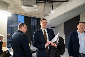 Policija: jaunuolius iš R. Žemaitaičio susitikimo su rinkėjais išprašę pareigūnai nusižengimų nepadarė