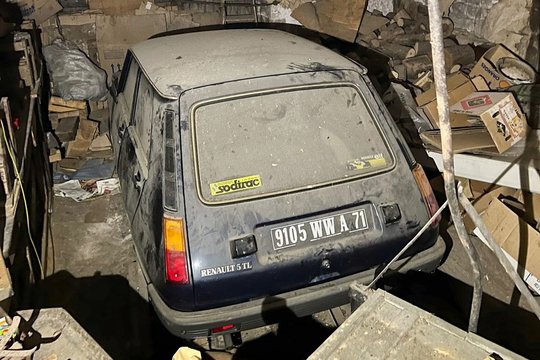 Garaže aptiko tikrą lobį – tarsi laiko kapsulė su neįtikėtina 12 km rida