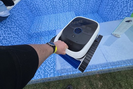 Nuo robotų siurblių iki emocinės paramos šunų: „Ecovacs“ Barselonoje parodė ateities pagalbininkus