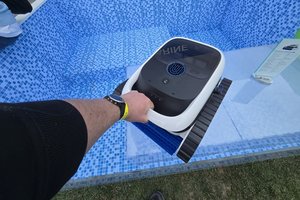 Nuo robotų siurblių iki emocinės paramos šunų: „Ecovacs“ Barselonoje parodė ateities pagalbininkus