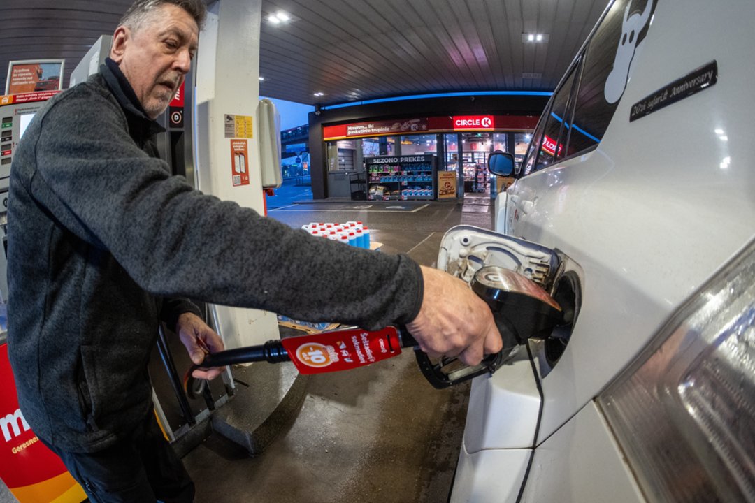 Palygino degalų kainas Lenkijoje ir pas mus: štai kiek sutaupytumėte