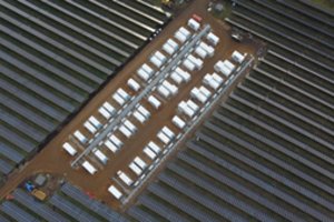 „European Energy“ atidarė didžiausią Šiaurės Europoje baterijų ir saulės energijos hibridinį parką