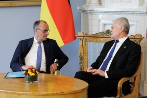 Pasirodžius informacijai apie Vokietijos brigados iššūkius – G. Nausėdos pokalbis su F. Merzu
