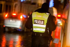 Vilniuje, daugiabučio namo kieme, rastas jaunos moters kūnas – policija tiria kelias versijas