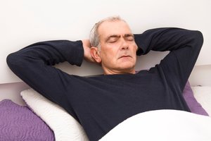 Patarimas 60-mečiams ir vyresniems: kuriuo laiku keltis iš lovos yra sveikiausia?