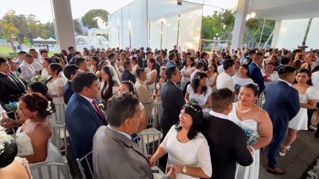 Peru sostinėje – tikras vestuvių festivalis: daugiau nei 100 porų vienų metu ištarė „Taip“