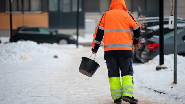 Perspėja apie itin pavojingą reiškinį keliuose: daug kur susidarys plikledis, lietų keis šlapdriba