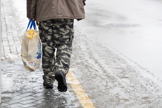 Ekstremaliems orams nesitraukiant kelius lygina su kliūčių ruožu: vaikščioti atsipalaiduojant neišeina