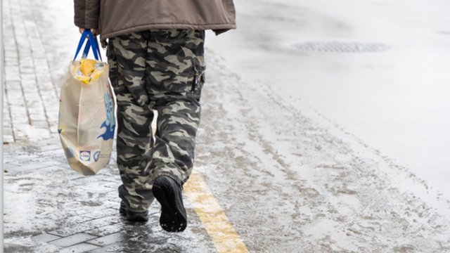 Ekstremaliems orams nesitraukiant kelius lygina su kliūčių ruožu: vaikščioti atsipalaiduojant neišeina