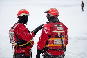 Žiemos linksmybių mėgėjams – griežtas ugniagesių įspėjimas: „Išsigelbėti šansų beveik nėra“