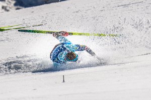 Trasoje kritęs M. Vaičiulis nefinišavo 10 km lygumų slidinėjimo lenktynėse, T. Strolia – 84-as
