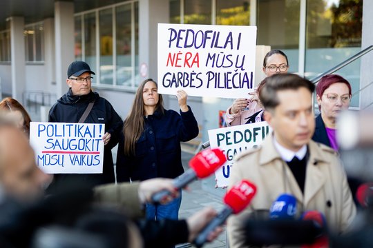 ELTA glaustai: STT apklaustas G. Paluckas ir kova dėl pedofilo vardu pavadintos gatvės