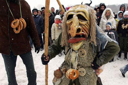 Rumšiškėse kvepia blynais ir aidi dainos: švenčiamos jubiliejinės Užgavėnės