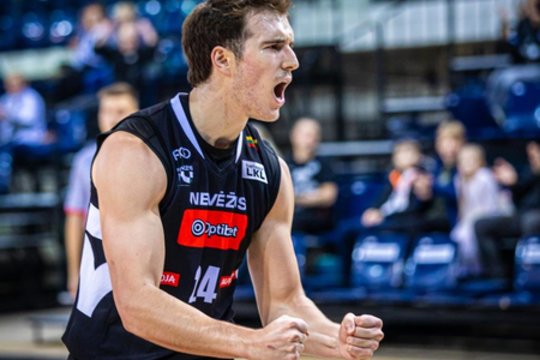 T. McLaughlino tritaškis išplėšė pratęsimą, o kėdainiečiai palaužė „Jonavą Hipocredit“