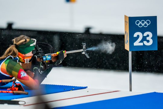 Pamatykite: akimirkos iš moterų biatlono sprinto lenktynių