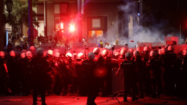 „A. Vučičius – vagis“: per Serbiją vilnija tūkstantinių protestų banga