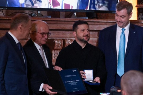 Ukrainos žmonėms – išskirtinis apdovanojimas: skiriamas už indėlį į tarptautinį bendradarbiavimą