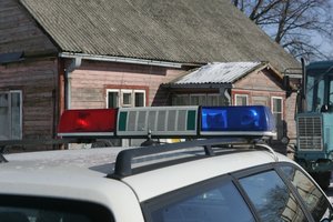Varėnos rajone – brutalus apiplėšimas: nusikaltėlis įsliūkino į senolio sodybą