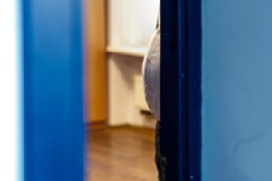 Teismas iš Lauryno Vainučio atėmė teisę dirbti, tačiau jis toliau eina pareigas