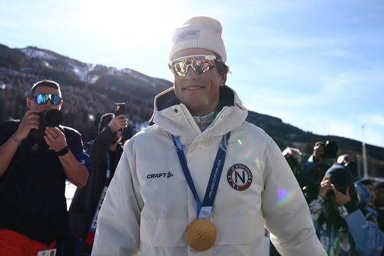 Žiemos olimpiados karalius: J. Klaebo – daugiausiai aukso medalių laimėjęs sportininkas