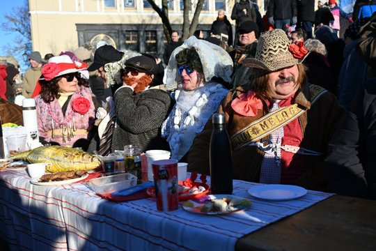 Klaipėdoje – įspūdingos Užgavėnės ir „Metų vestuvės“ su šimtais liudininkų