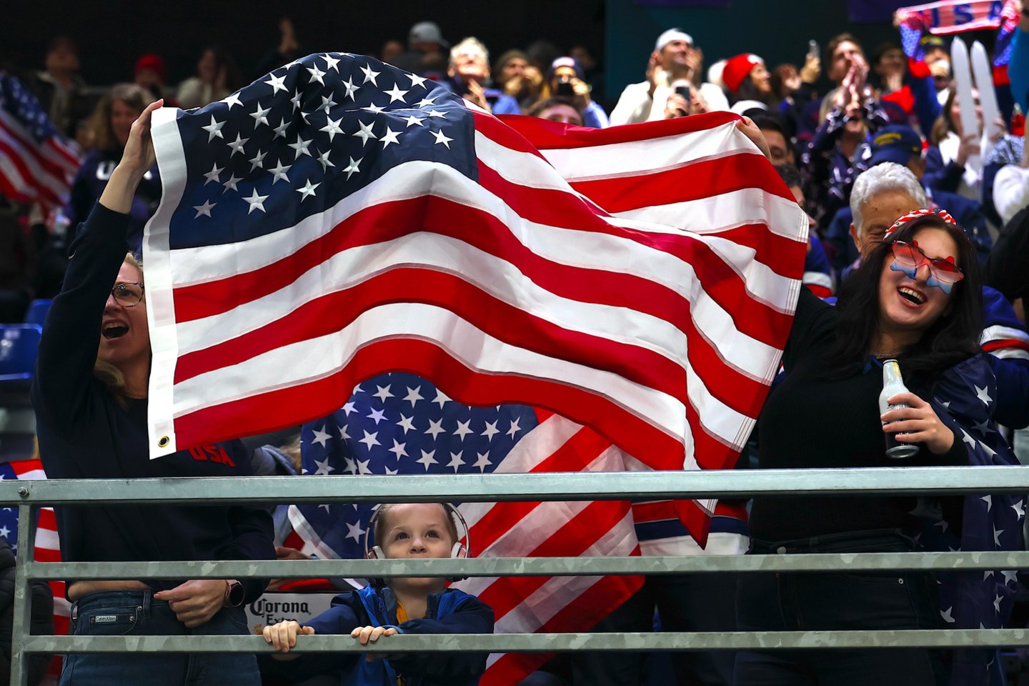 JAV ledo ritulio turnyre nuskynė tris pergales.<br>EPA/ELTA nuotr.