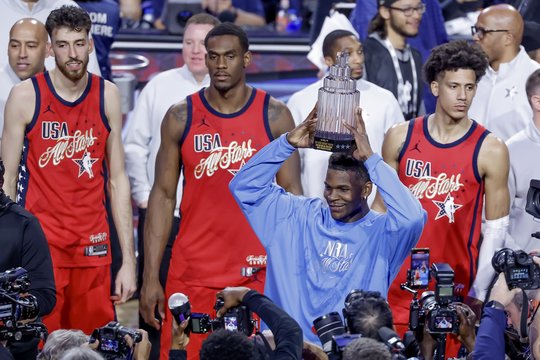 Naujo formato NBA „Visų žvaigždžių“ mačą-turnyrą laimėjo intrigą palaidojusi „Stars“ komanda