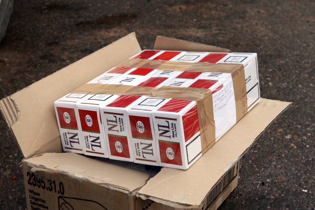 Šilalės rajone sustabdytame automobilyje rasta kontrabandinių cigarečių