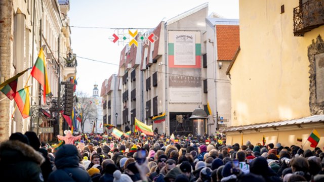 Vasario 16-oji suvieniejo minias lietuvių: gyventojai atviravo, ką jiems reiškia ši šventė