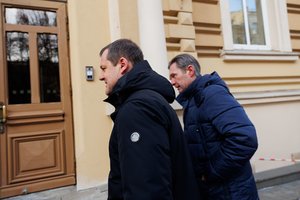 S. Skvernelio laukę žurnalistai vėl išvydo G. Palucką: po valandos „socdemas“ sugrįžo į STT